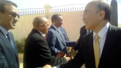 نائب مدير صندوق النقد الدولي رفقة محافظ البنك المركزي لحظة وصولهم إل