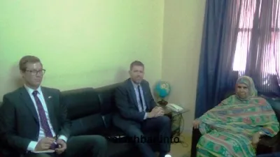 جانب من لقاء السفير الأمريكي بعمدة نواذيبو رفقة أطقمها (تصوير الأخبا
