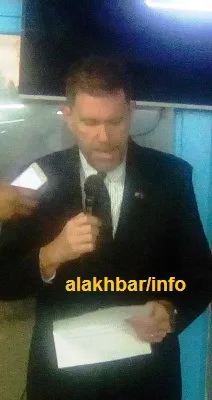السفير الأمريكي أثناء حديثه مساء اليوم في مدينة نواذيبو/ تصوير الأخب