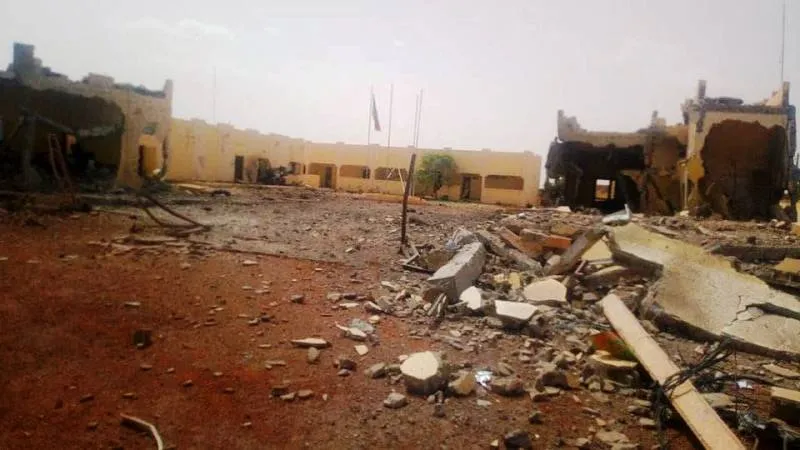 صور من آثار الانفجار في مقر قوة G5 في سفاري