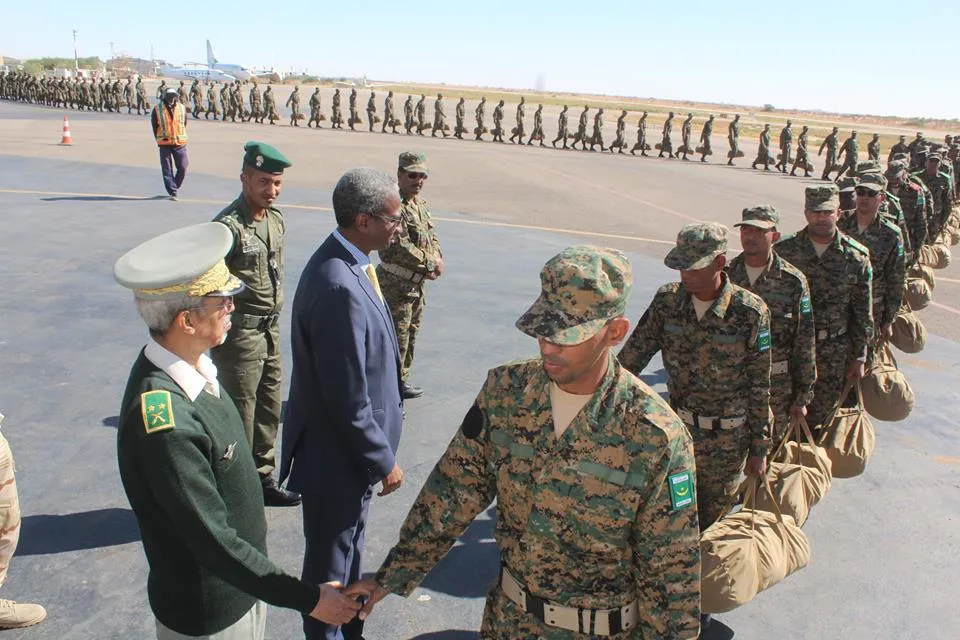 كتيبة موريتانية أثناء توديعها في المطار في طريقها للانضمام للقوات ا?