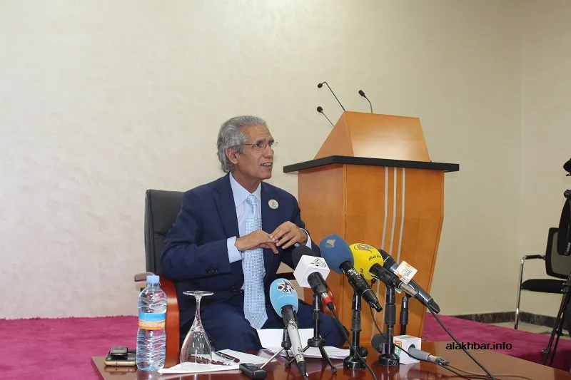وزير الخارجية الصحراوي محمد سالم ولد السالك خلال مؤتمر صحفي اليوم بن