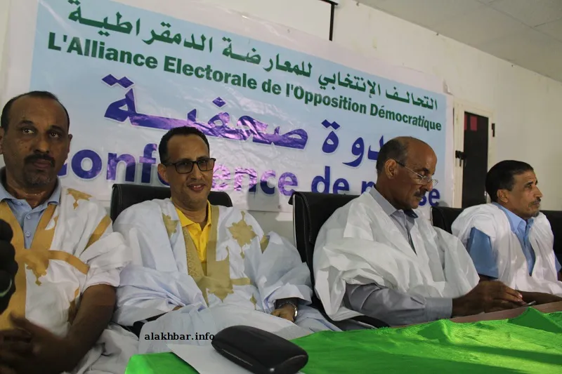 ولد غده على منصة المؤتمر الصحفي للمعارضة في مقر "تواصل" مساء اليوم (ال
