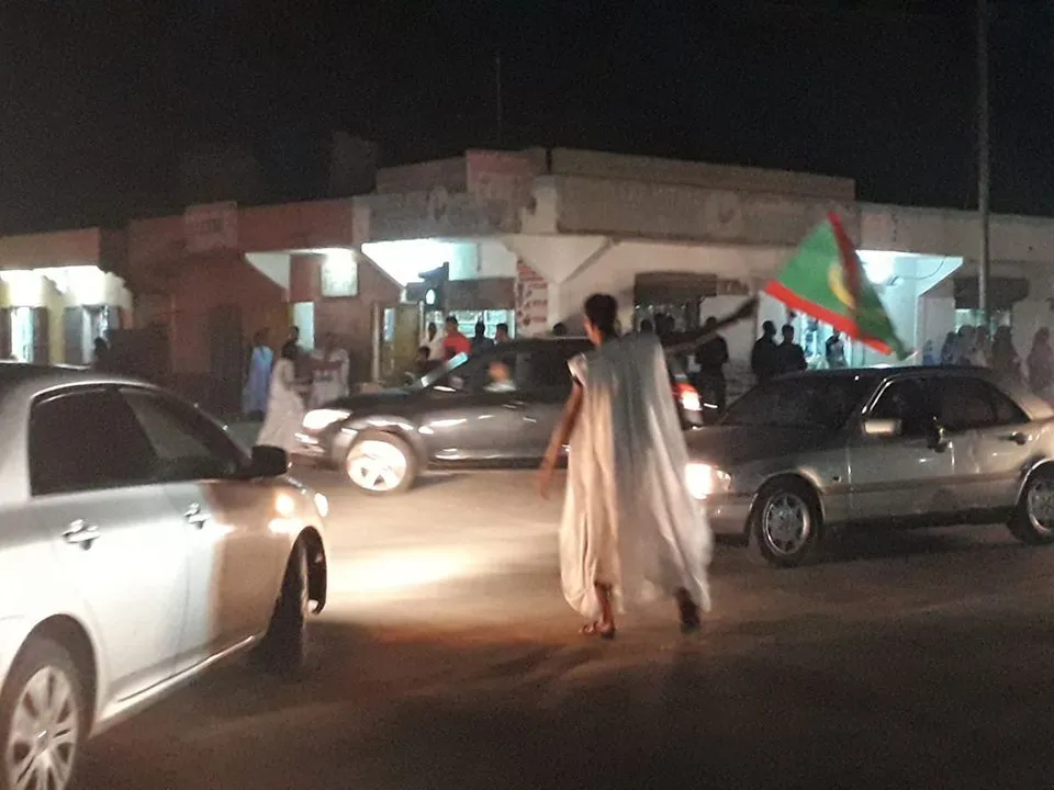 جانب من احتفالات سكان نواذيبو مساء اليوم