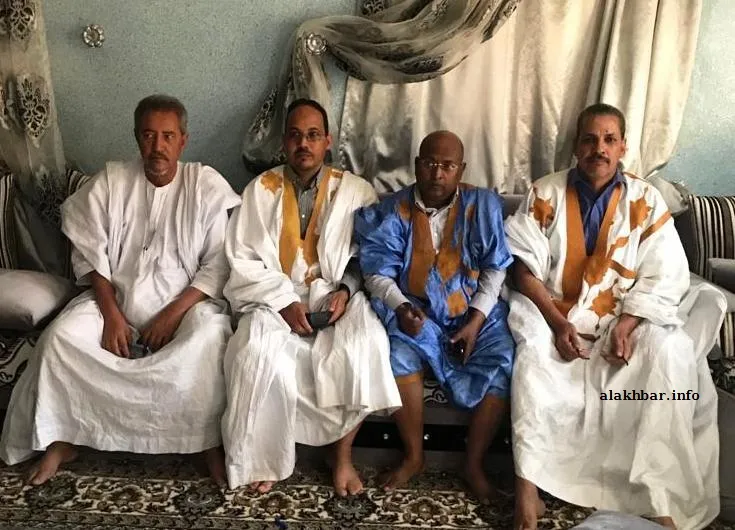 بعض النواب المعارضين لتعديل الدستور خلال اجتماعهم أمس