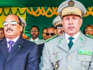 وزير الدفاع محمد ولد الغزواني، والرئيس محمد ولد عبد العزيز خلال الإش