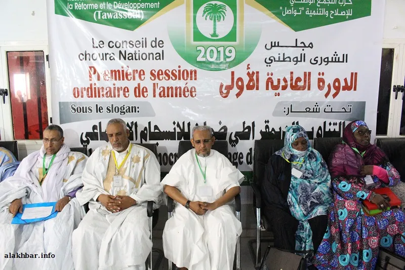 قادة حزب "تواصل" على منصة افتتاح دورة مجلس الشورى اليوم (الأخبار) 