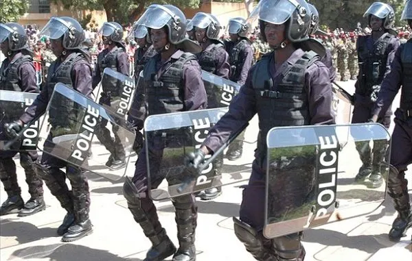 Police-600x381