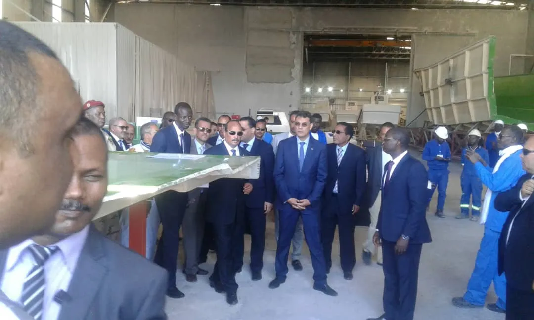 جانب من جولة الرئيس في ورشات شركة السفن/ تصوير الأخبار
