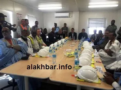 جانب من الإجتماع الذي عقده الوزير رفقة السلطات والقائمين على المحطة 