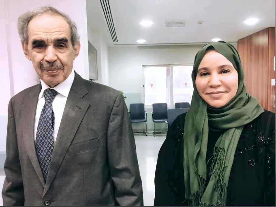 الصحفية عيشه سيد أحمد قامت بالتقاط صورة سيلفي مع ولد الطايع الذي يقي?