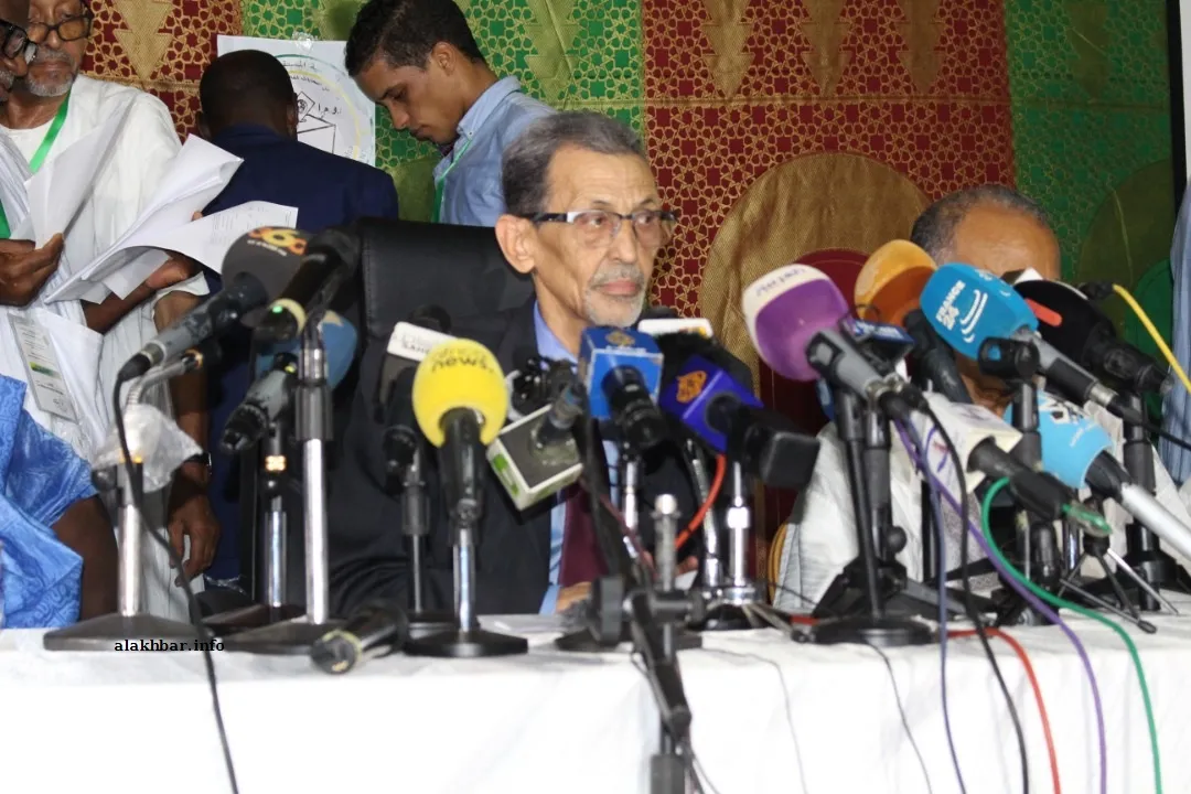 رئيس اللجنة المستقلة للانتخابات محمد فال ولد بلال وأعضاء في اللجنة خ