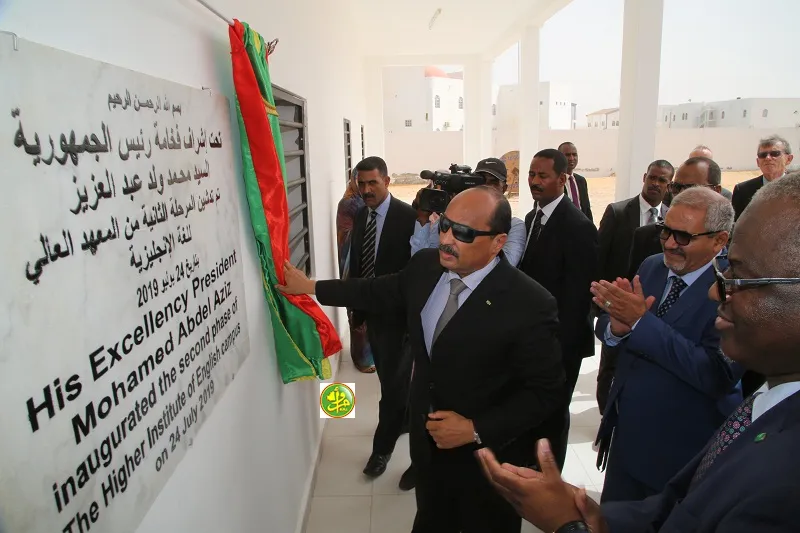 الرئيس المنتهية ولايته محمد ولد عبد العزيز خلال تدشين المعهد الذي دش