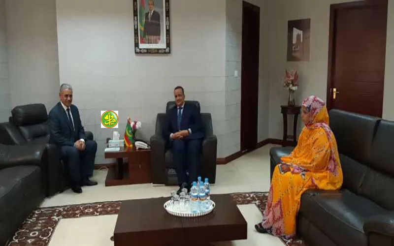 وزير الخارجية الموريتاني إسماعيل ولد الشيخ أحمد خلال لقائه مع القائ?