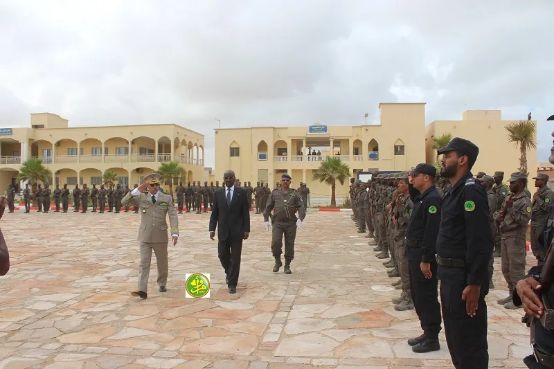 وزير الداخلية خلال زيارة سابقة لقيادة أركان الحرس بنواكشوط ـ (أرشيف)