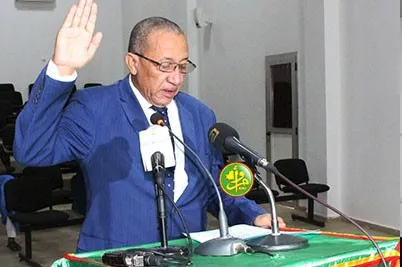 رئيس اللجنة الوطنية للمسابقات شيخنا ولد إدومو خلال أداء اليمين القا?
