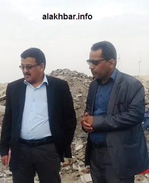 من اليمين مندوب وزارة التجارة إلى جانب حاكم المقاطعة / الأخبار