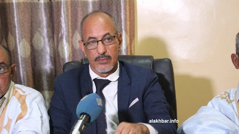نقيب المحامين الموريتانيين الشيخ ولد حندي خلال مؤتمر صحفي سابق (الأخ