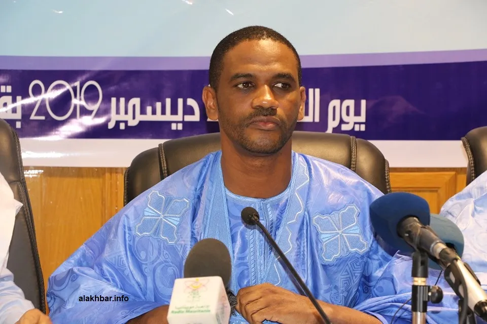 النائب البرلماني العيد ولد محمدن خلال حديثه في الندوة التي نظمها مرك