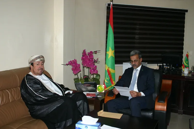 وزير التنمية الريفية ادي ولد الزين، والسفير العماني في نواكشوط الشي?