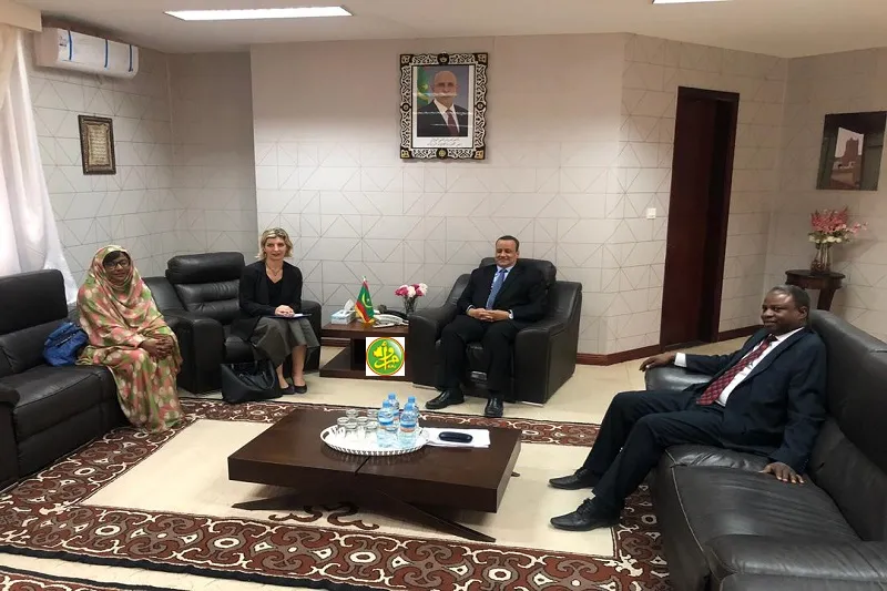 وزير الخارجية خلال لقائه مع الممثلة المقيمة لمنظمة الهجرة الدولية ب?