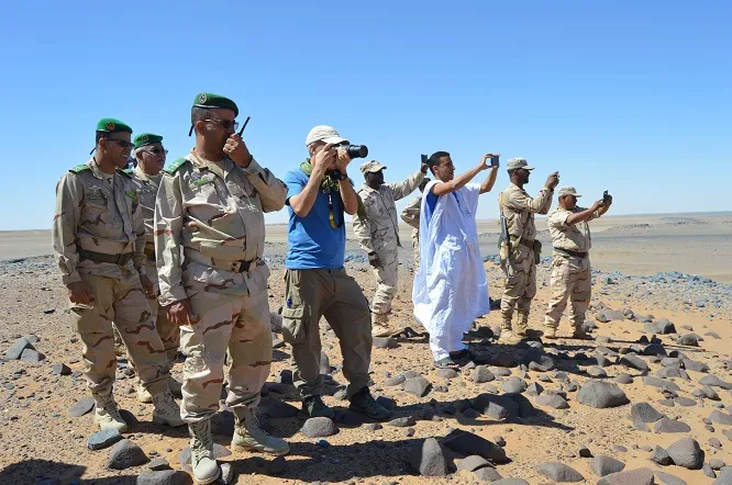 المراسل الحربي الأمريكي مايكل فيليبس من صحيفة وول ستريت جورنال على ه