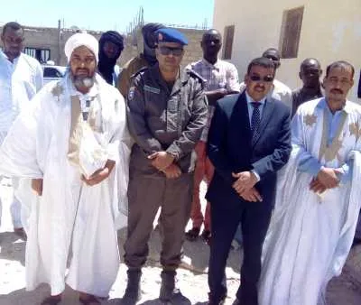 من اليسار المديرالجهوي للشؤون الإسلامية إلى جانب حاكم المقاطعة وإما