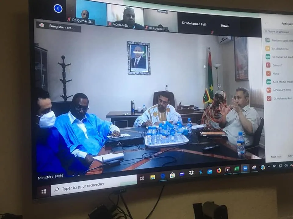 وزير الصحة الموريتاني محمد نذير ولد حامد خلال لقائه مع المديرين الجه