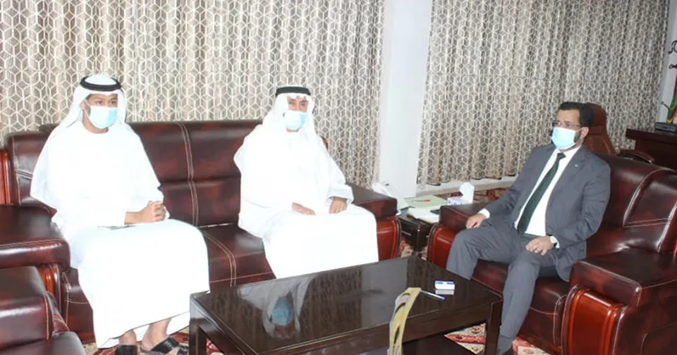 وزير الشؤون الإسلامية الداه سيدي أعمر طالب خلال لقائه مع السفير الإم