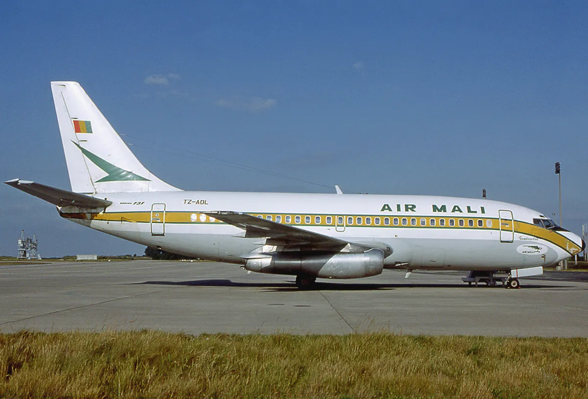 1200px-Air_Mali_Boeing_737-200Adv_TZ-ADL_CDG_1984-7-3