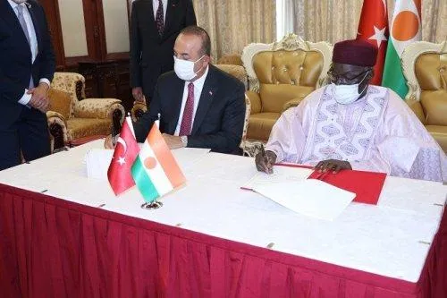 2207-5748-la-turquie-et-le-niger-signent-plusieurs-accords-de-cooperation-dans-les-domaines-de-la-securite-la-jeunesse-et-du-