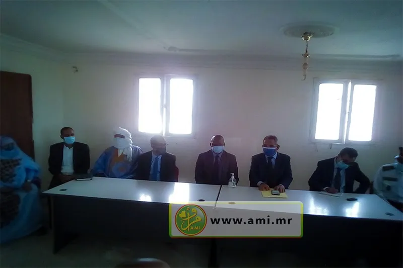 الأمين العام لوزارة الثقافة رفقة السلطات الإدارية خلال لقائه مع مسؤ?