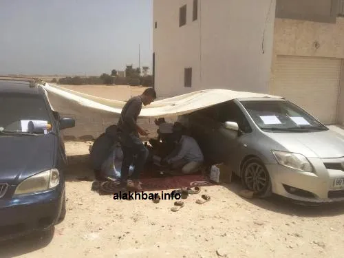 يرابط الشباب هنا ويصدحون : لا للتهميش/ الأخبار