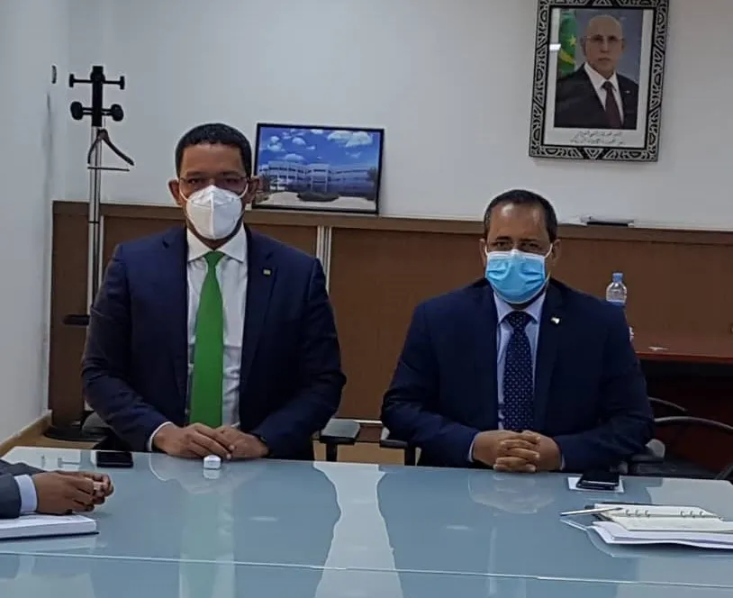 وزير التجهيز والنقل محمدو ولد امحيميد خلال تسلم مهام وزير البترول من