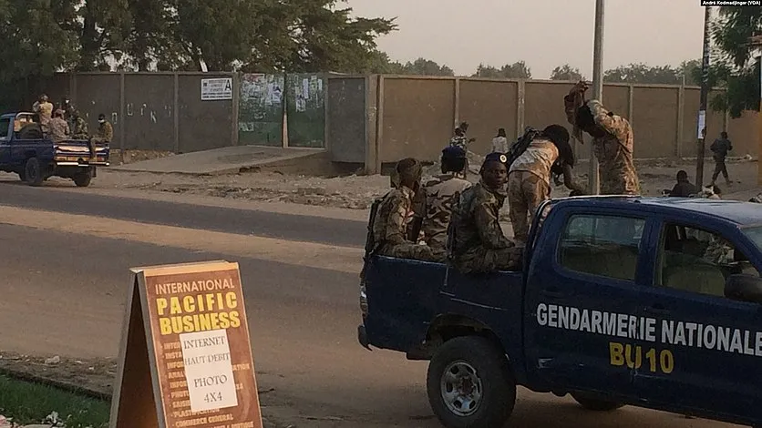 836px-Chadian_gendarmes_in_front_of_the_municipal_stadium_of_the_7th_district_of_N'Djamena,_2016
