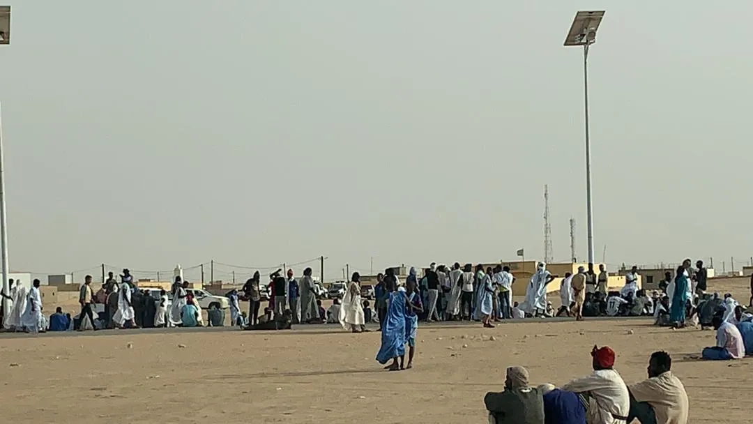 مجموعة من المنقبين عن الذهب في مدينة الشامي بولاية داخلت نواذيبو