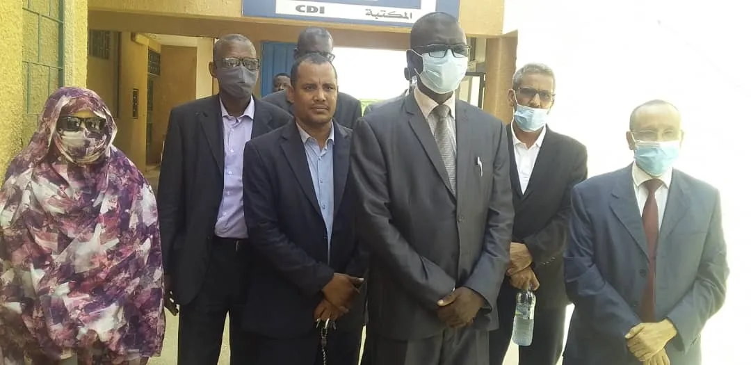 الأمين العام لوزارة التهذيب الوطني رفقة وفد من القطاع خلال جولة في م?