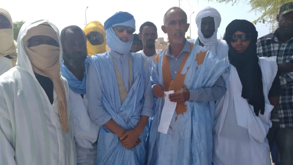 جانب من الصيادين التقليديين اليوم في وقفة قبالة الولاية/ الأخبار