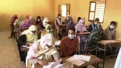 تلاميذ في نواذيبو اليوم في مركز ثانوية الوفاء/ الأخبار