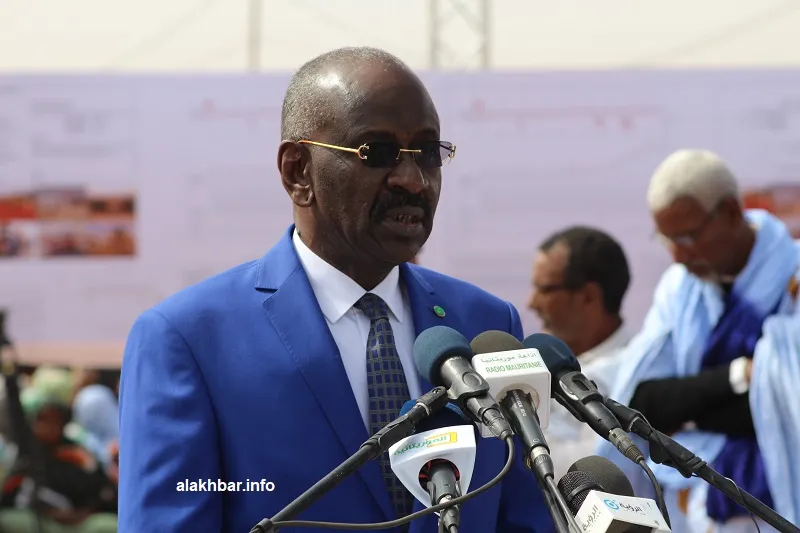 وزير الداخلية واللا مركزية محمد سالم ولد مرزوك خلال نشاط سابق (الأخب?