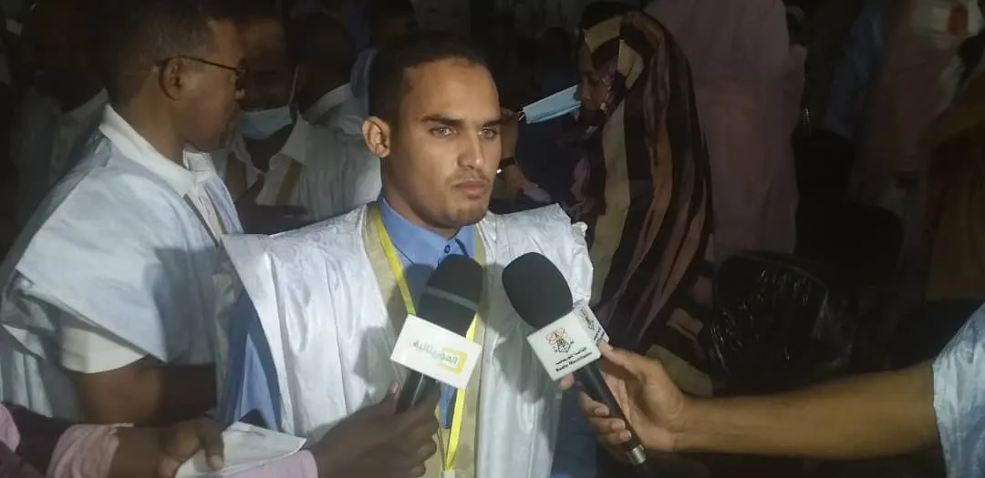 الفائز بالمرتبة الأولى التلميذ محمد صالح محمد يحظيه من الثانوية الع?