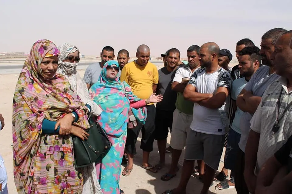 الوفد البرلماني خلال لقائه مع السائقين المغاربة العالقين في نواكشوط