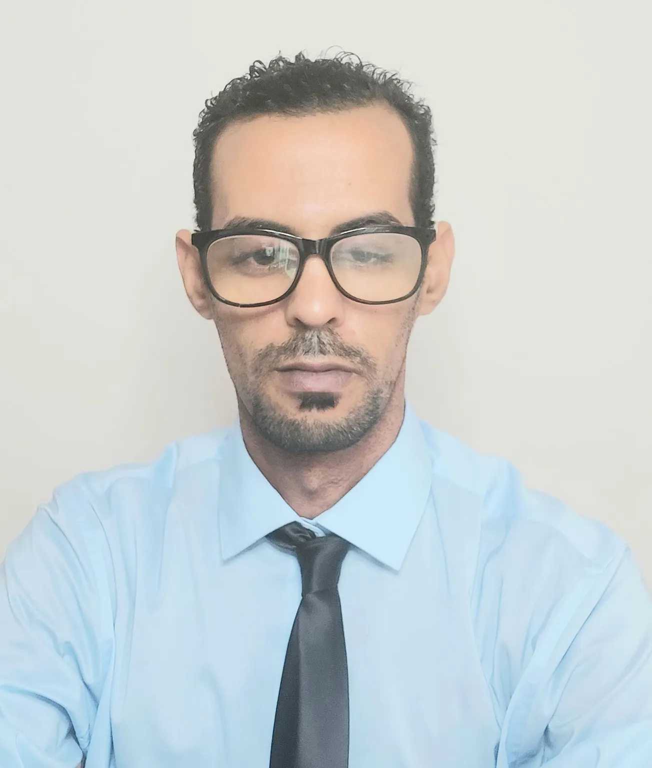 الصحفي: عمر ملاي العباس