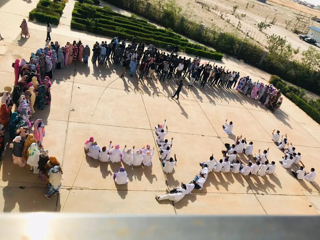 طلاب كلية الطب خلال احتجاجاتهم اليوم 
