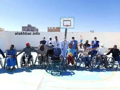 جانب من عملية توزيع الكراسي بإشراف العمدة القاسم بلالي والعمدة المس?