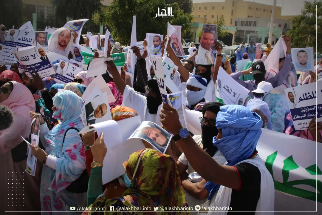 جانب من التظاهرة التي نظمت اليوم أمام القصر الرئاسي (الأخبار)