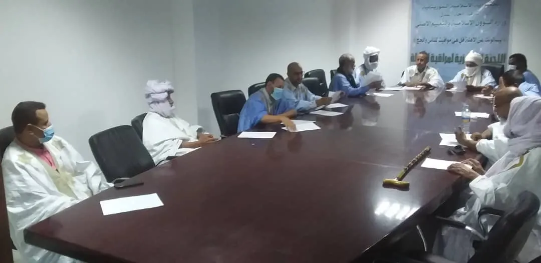 اللجنة المركزية لمراقبة الأهلة خلال اجتماعها الليلة بمباني وزارة ال