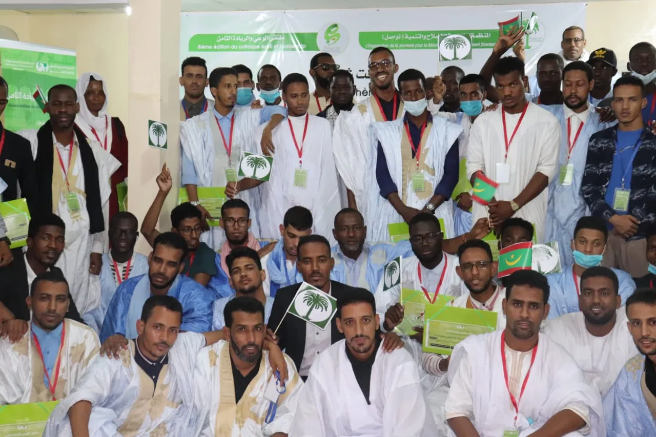 صورة جماعية لبعض المشاركين في الملتقى الذي اختتم مساء أمس الأحد