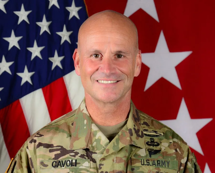 كريستوفر كافولي: قائد الجيش الأمريكي في أوروبا وإفريقيا