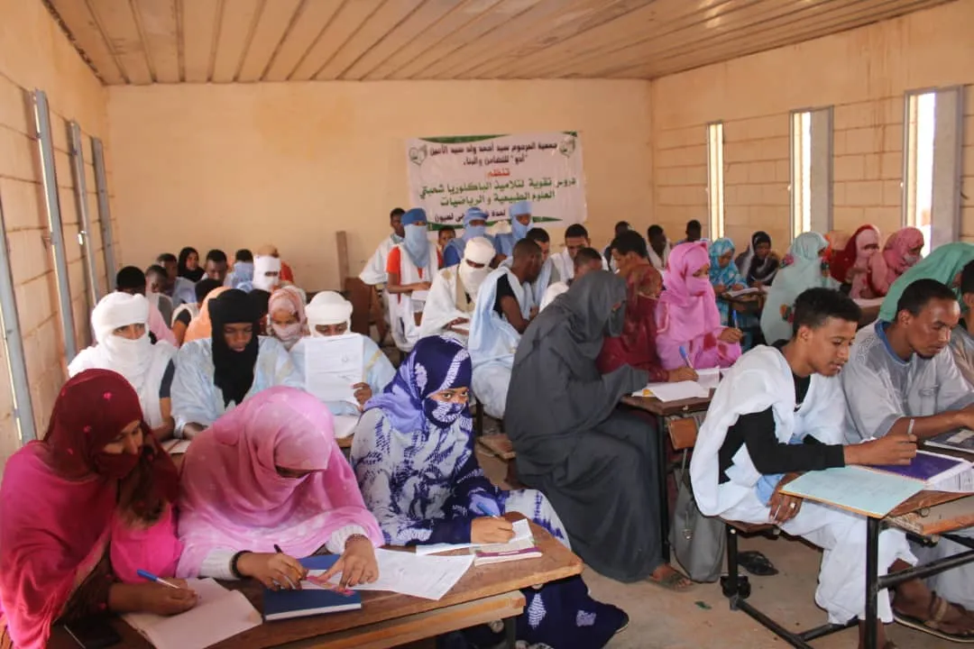 تلاميذ خلال حصة تقوية منظمة من طرف الجمعية